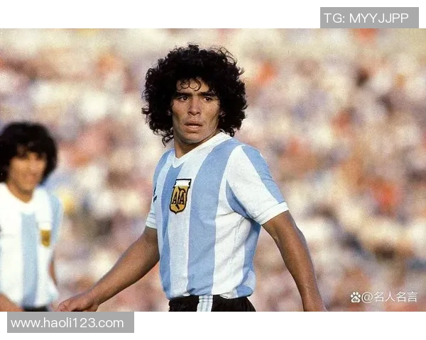 曾与马拉多纳同场竞技享受与孩子们共度的快乐时光